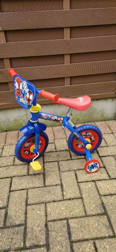 SPIDEY 2 IN 1 TRAINING BIKE WITH STABILISERS. IN EXCELLENT CONDITION.