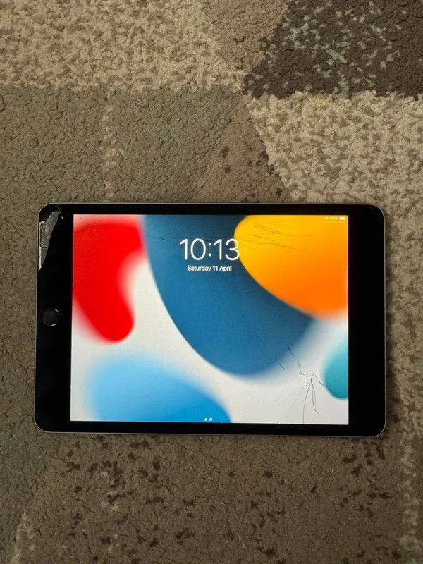 Apple iPad Mini 4 128GB Space Grey with Original Box & Charger