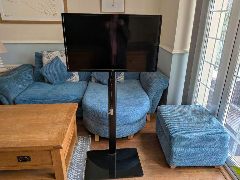 JVC 32 inch TV and Stand