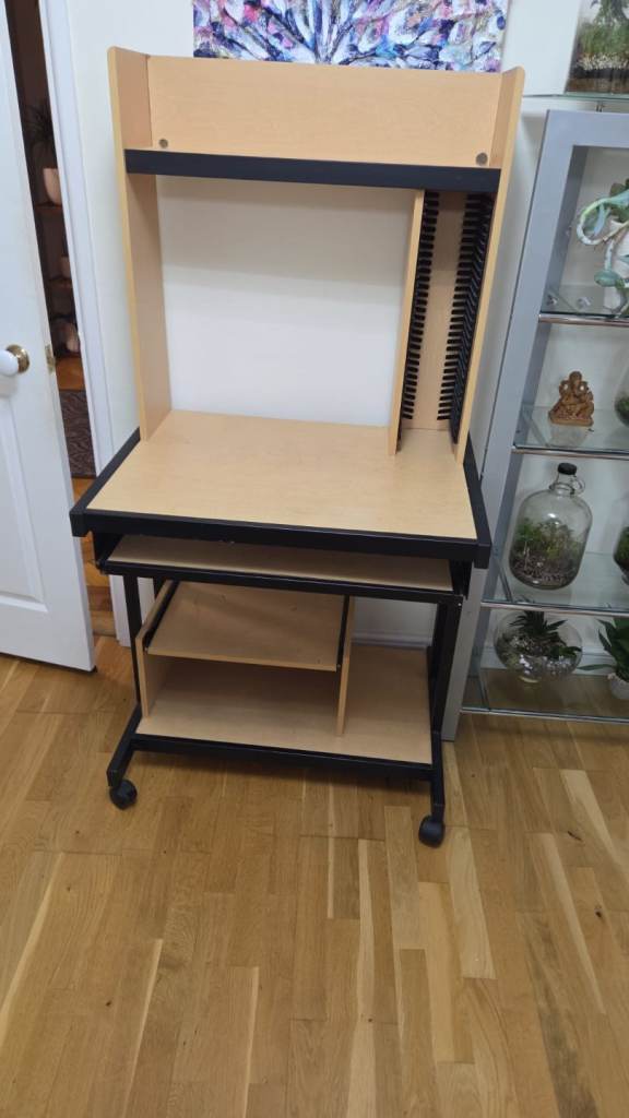 Computer desk