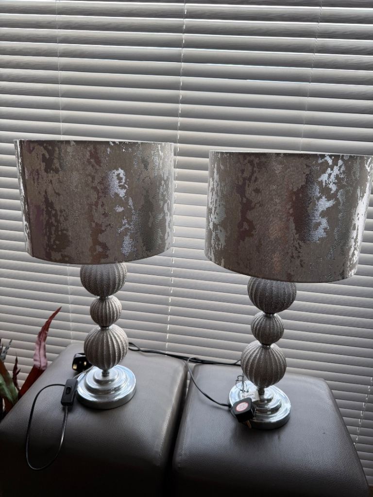 Pair of table lamps - silver - modern Lucy design 