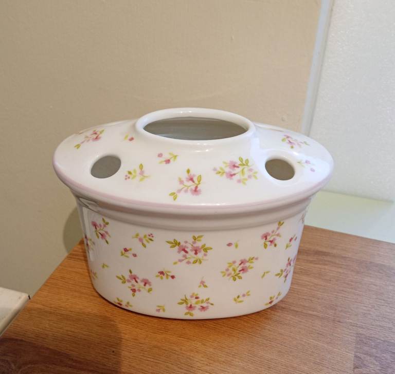 Vintage Florence Elizabethan hand decorated fine bone china posy vase/toothbrush holder Very rare