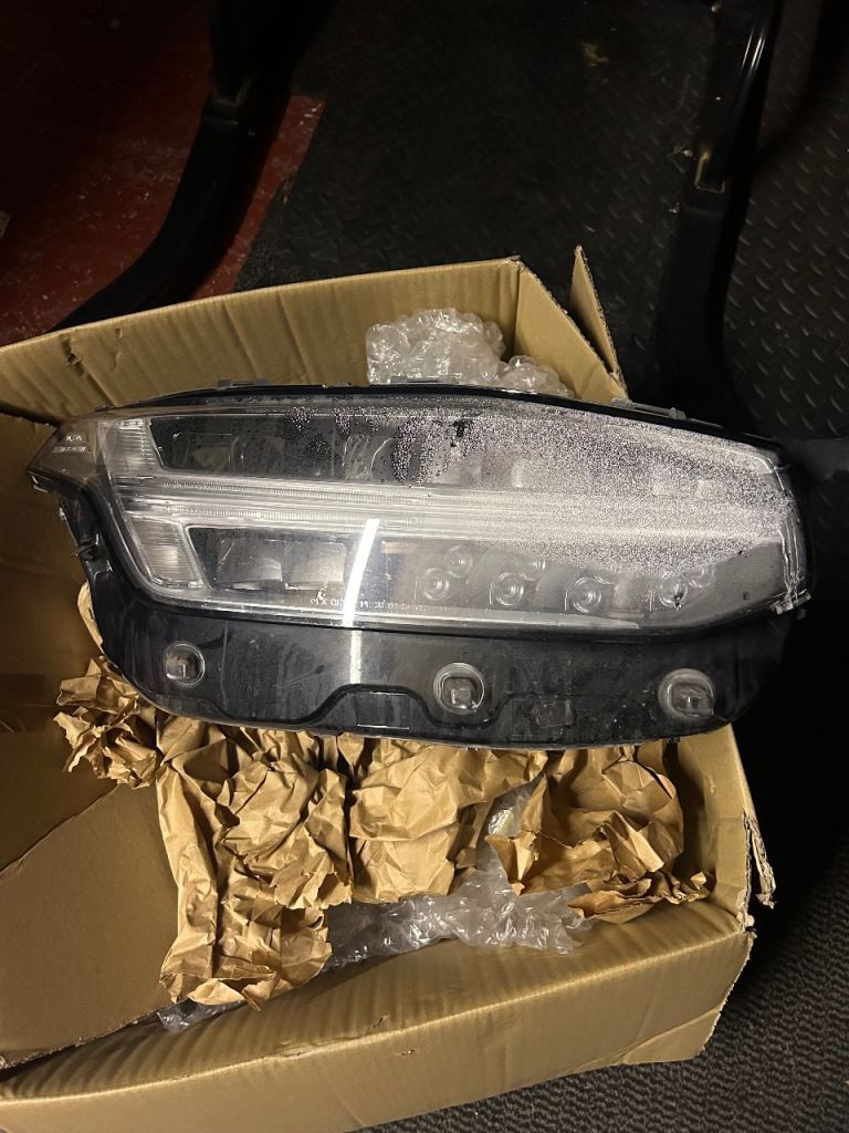 VOLVO XC90 O/S  Drivers Right Front led  Headlight