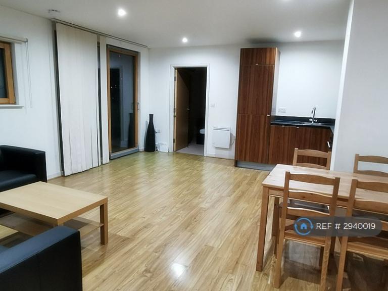 2 bedroom flat in Arboretum Place, London, IG11 (2 bed) (#2940019)