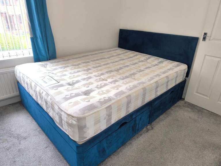 King sized bed, mattress and headboards - very good condition 