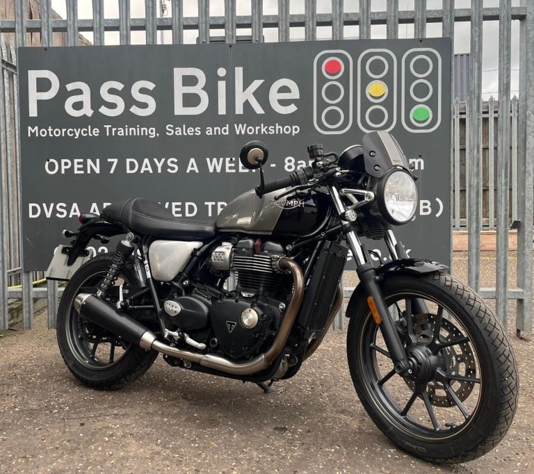 2017 Triumph Street Cup Twin 900cc Classic Cafe Racer Style Motorcycle