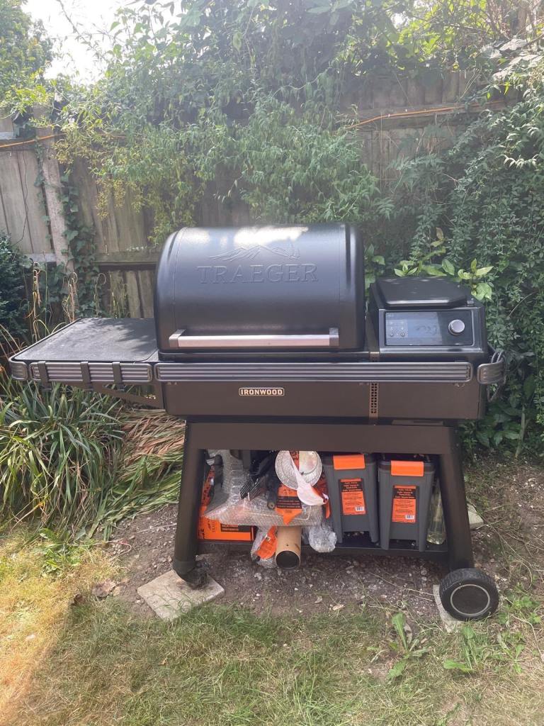 Traeger Wood Pellet Grill/Smoker – Black, Good Condition