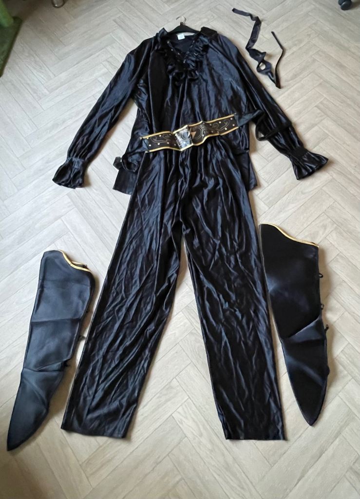 Bandit/Superhero 6 pc adult fancy dress costume. Top with cape, trousers, boot covers, belt/mask. OS