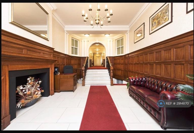 3 bedroom flat in Maida Vale, London, W9 (3 bed) (#2914870)