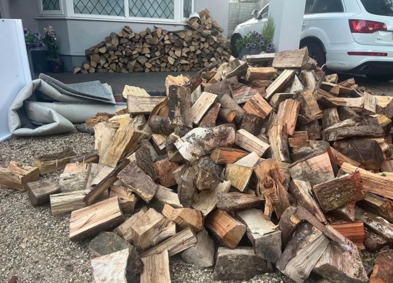 Firewood Logs - Seasoned & Unseasoned 