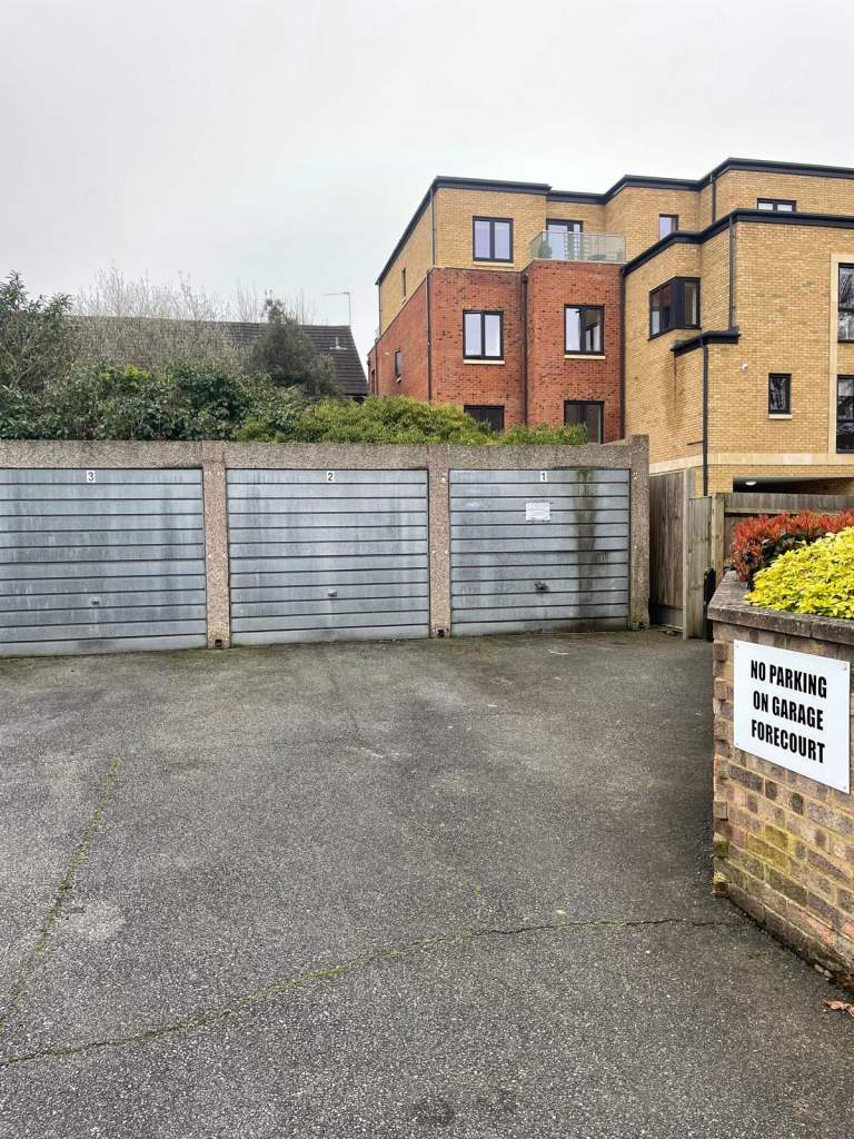 Garage for rent in KT6 area