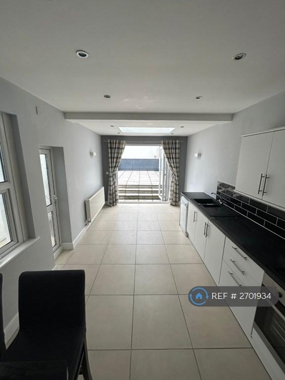 3 bedroom house in Vivian Road, Swansea, SA2 (3 bed) (#2701934)