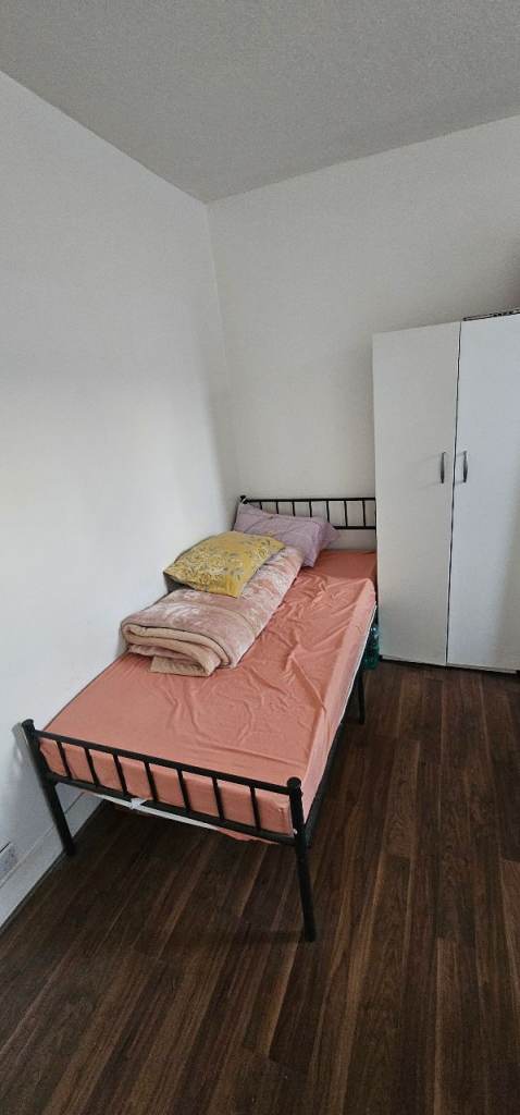 Rent available in sharing room