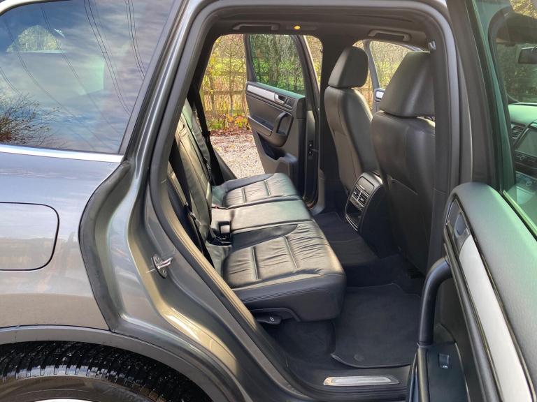 2014 Volkswagen Touareg 3.0 TDI V6 BlueMotion Tech R-Line Tiptronic 4WD Euro 5 (s/s) 5dr ESTATE D...