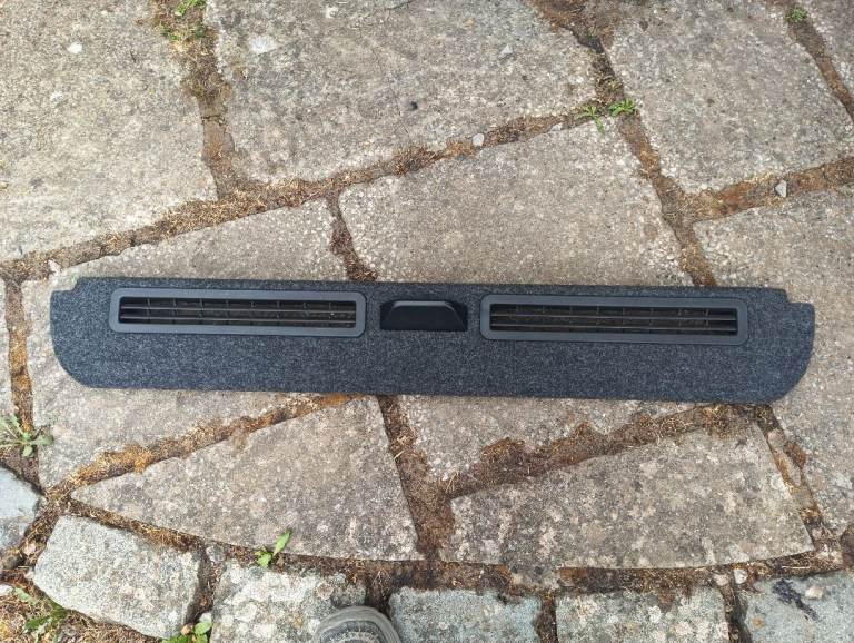 Golf Plus boot trim/ventilation panel