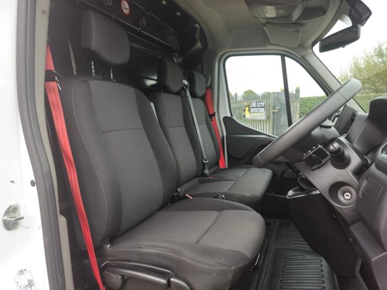 RENAULT MASTER 2.3 LUTON LOLOADER 145 ENERGY BUSINESS 2023