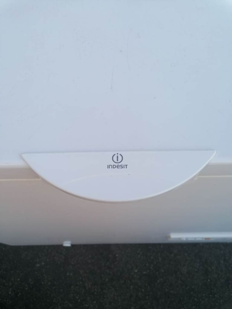 FREEZER CHEST FREEZER LARGE 255 LITRE CAPACITY INDESIT NICE CONDITION CAN DELIVER £230