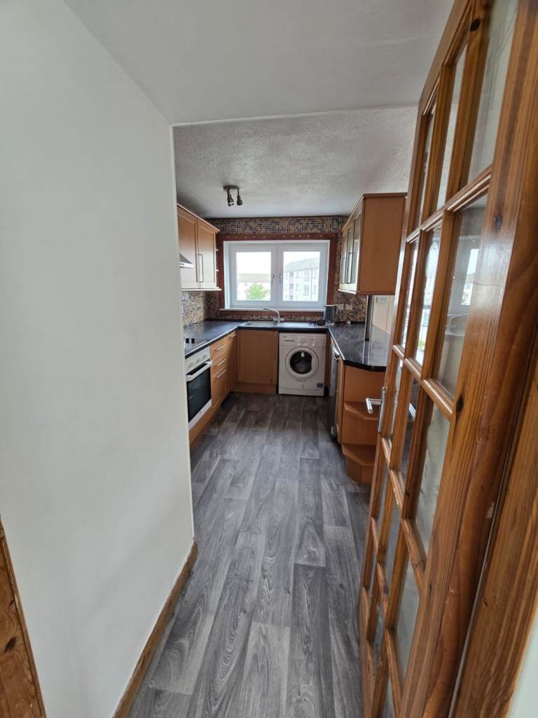 Three bed furnished flat Westburn Grove, Edinburgh