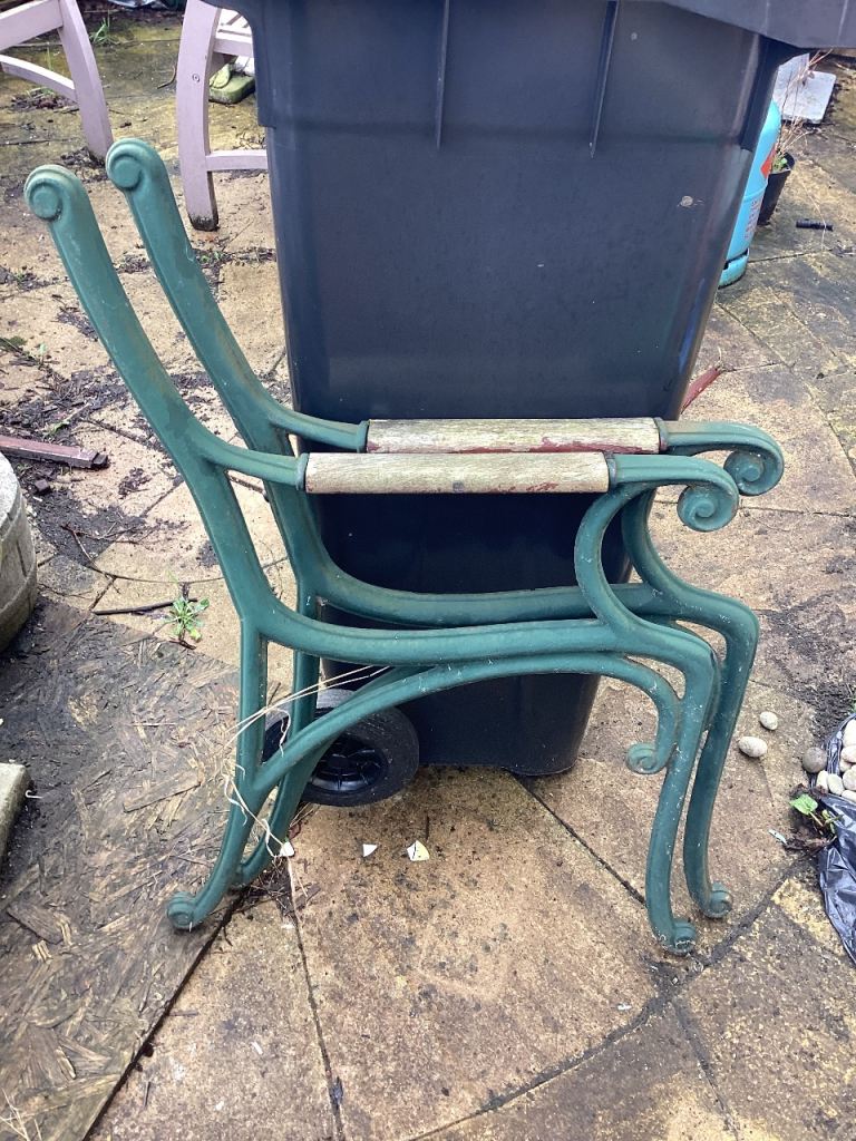 VINTAGE EXTREMELY HEAVY GAUGE CAST IRON BENCH ENDS 