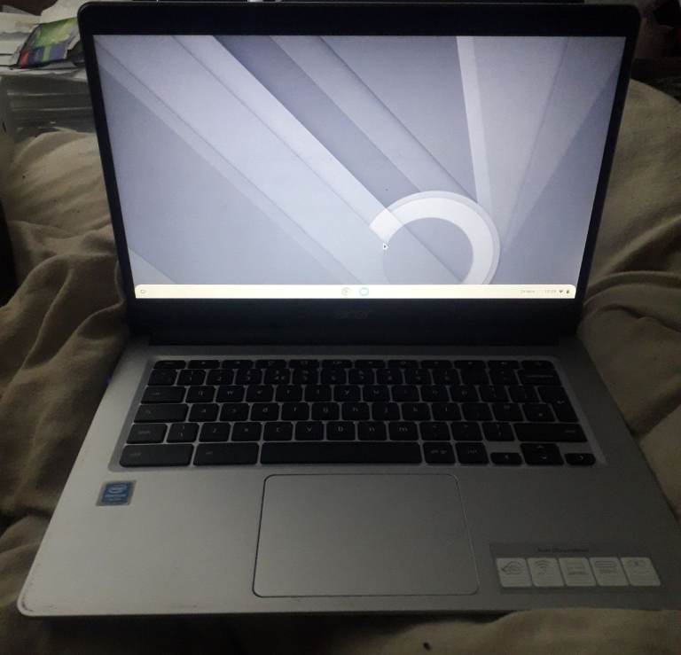 ACER Chromebook Laptop - 14 screen - School KIDS Travel Streaming **FREE DELIVERY**