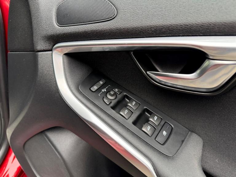 2016 Volvo V40 2.0 D2 Momentum Nav Plus Hatchback 5dr Diesel Manual Euro 6 (s/s) (120 ps) Hatchba...