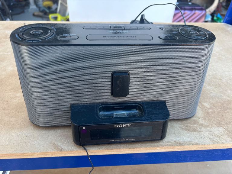 Sony radio - iphone speaker