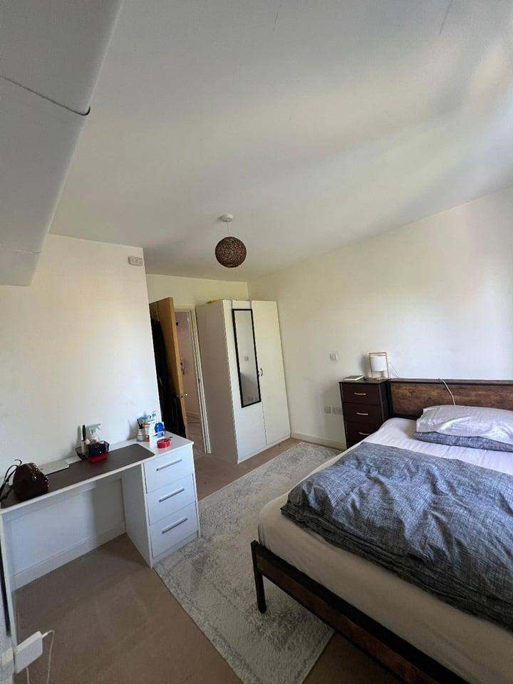 Double Room To Let to Muslim Couple or 2 Girls