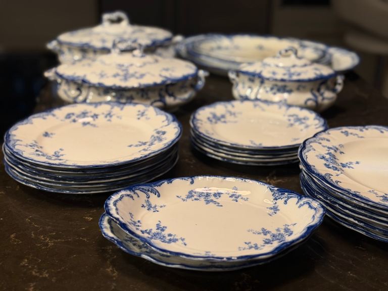 Antique dinner service set circa 1910 -  Ridgway Chiswick range in tip top condition