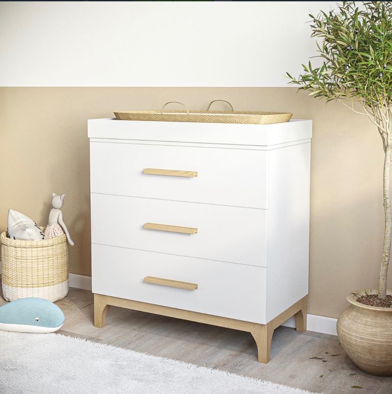 Bay changing table and drawers 