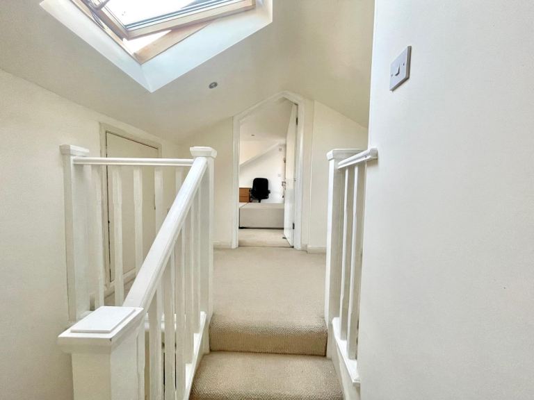 Double room ensuite furnished 