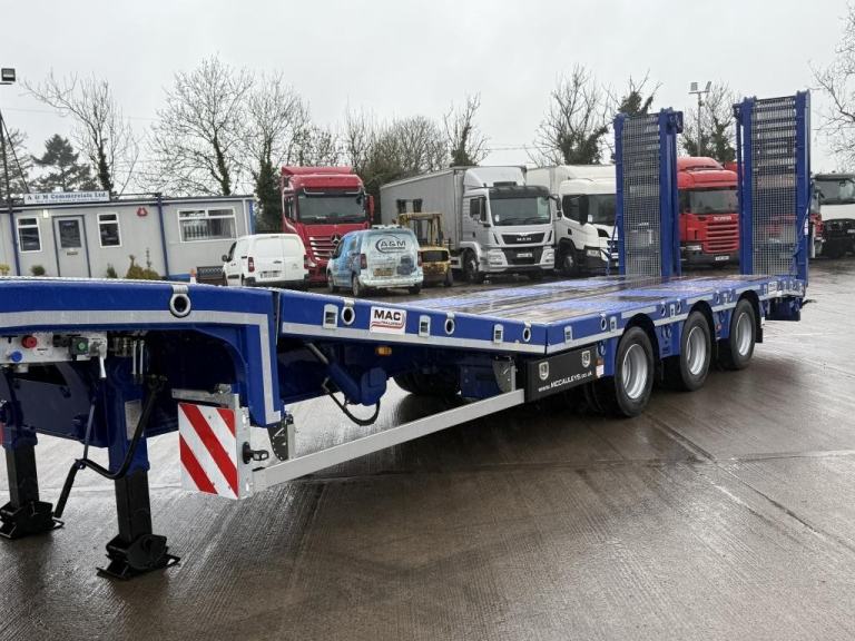 MAC 3 AXLE LOWLOADER WITH LIFTING DECK 