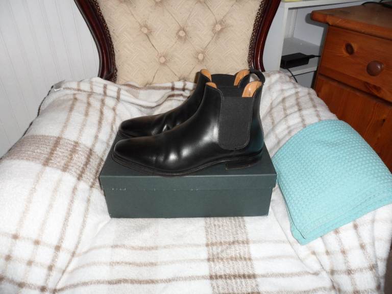 CROCKET AND JONES HAND MADE GENTS CHELSEA BOOTS SIZE 9.5 .