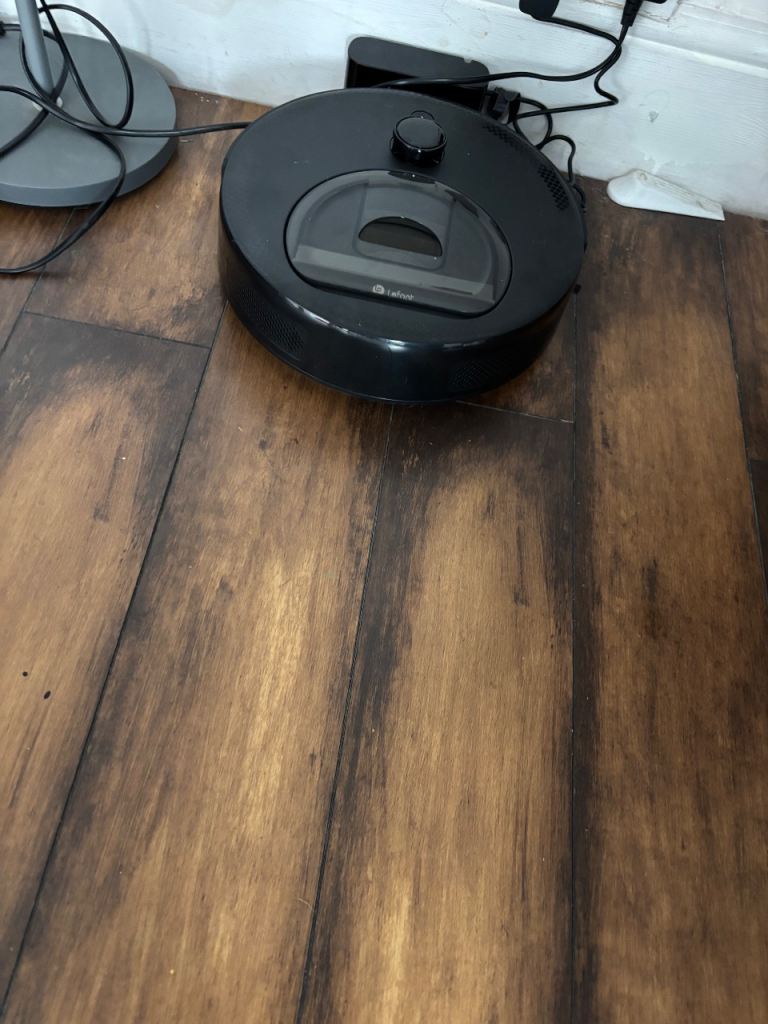 Robot Vacuum Cleaner - Black, Good Working Order