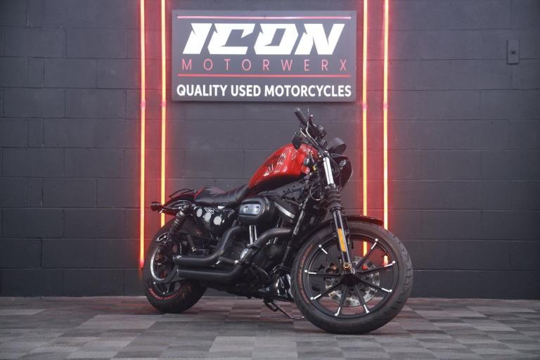 Harley-Davidson Sportster 883 XL883N Iron 883 Custom Cruiser bobber