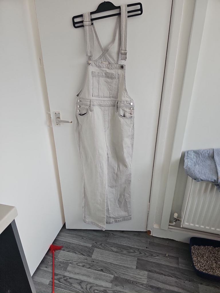 Universal Thread Light Wash Denim Dungarees Overalls  254