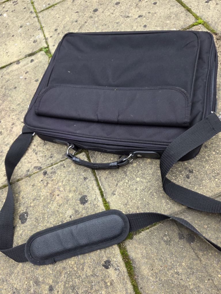 Laptop bag - Can deliver 