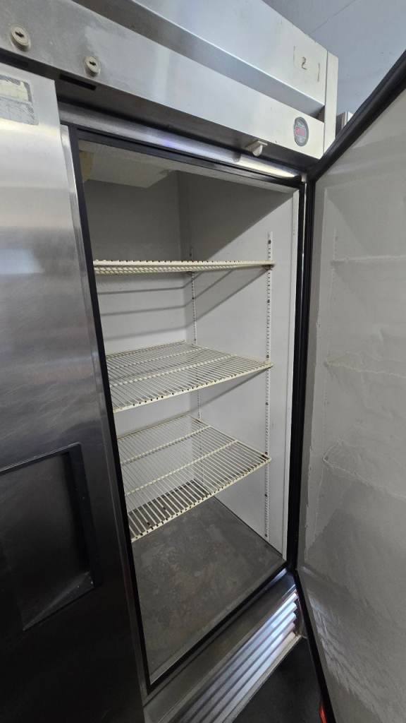 Double door fridge (gas needed)