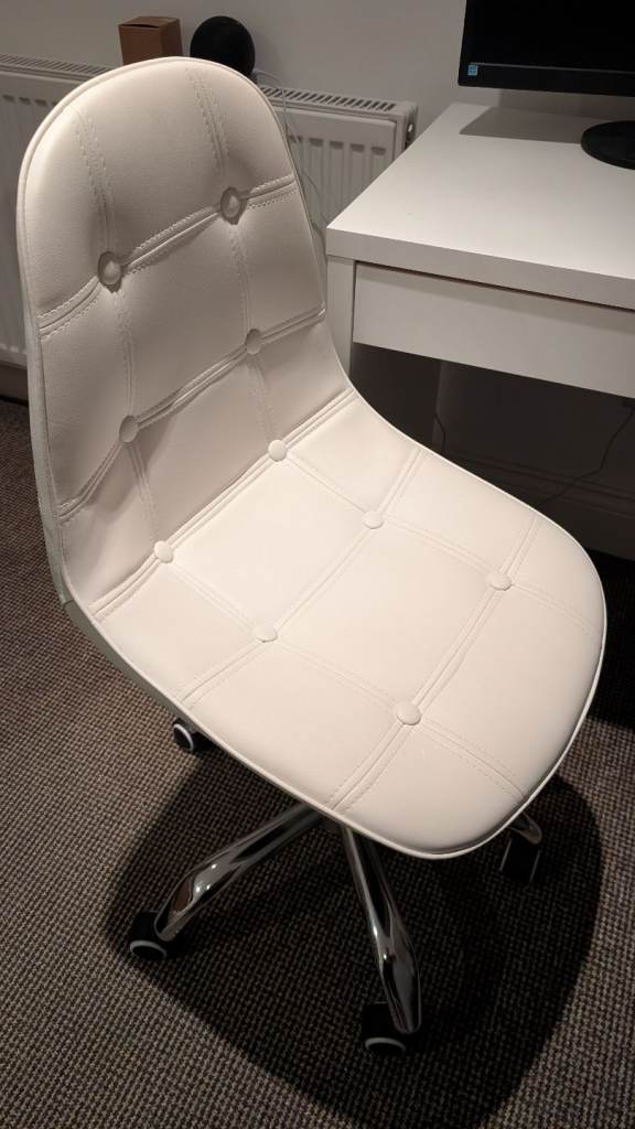 Desk chair with wheels