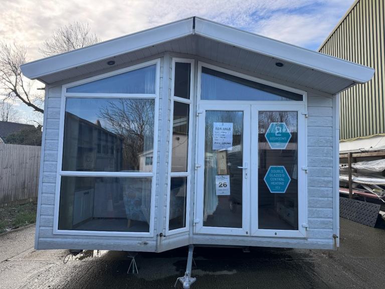 2 Bed Willerby Vogue Lodge 42x14 - Ensuite Bath, DG, CH, French Doors - Offsite