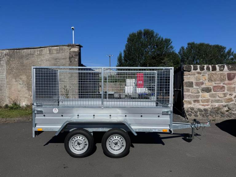 BRAND NEW 7,7FT X 4,2FT TWIN AXLE TRAILER WITH 80CM MESH AND RAMP