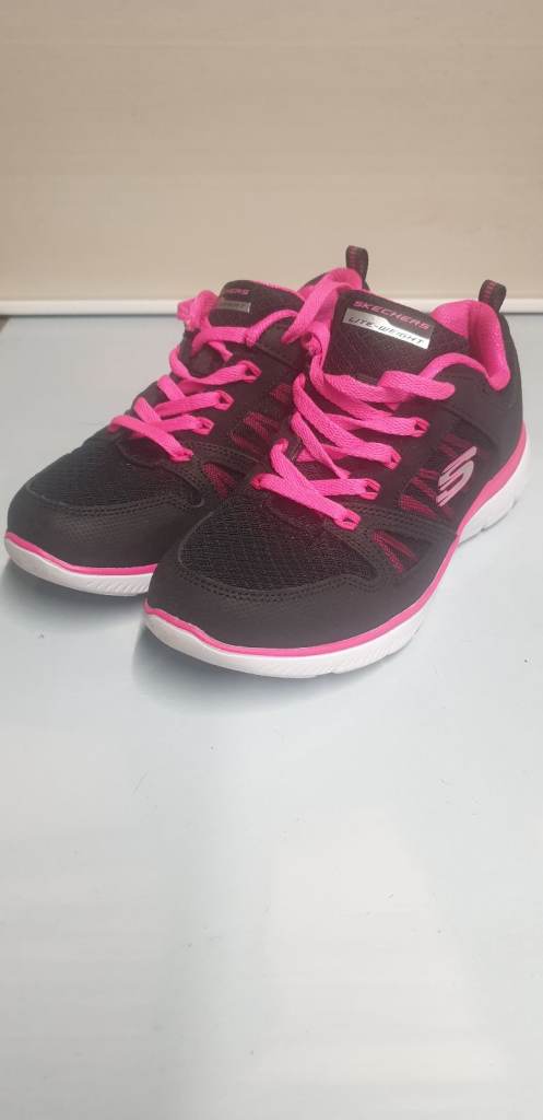 Woman's Skechers Size 5 Lite Weight Trainer