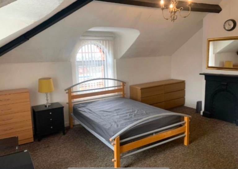 1 Bedroom Top-Floor Apartment – East Belfast BT4 Sydenham