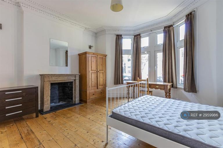 2 bedroom flat in Princes Street, Cardiff, CF24 (2 bed) (#2959986)