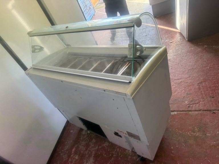 Commercial ice cream freezer 