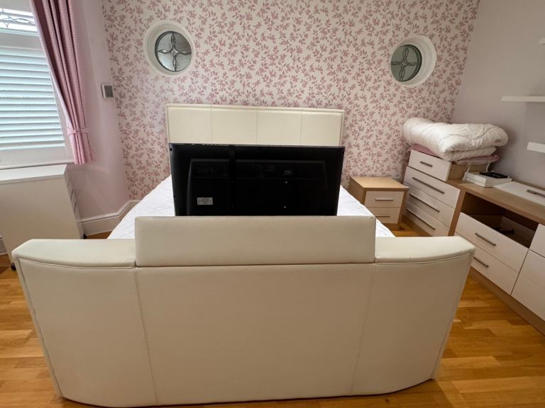 Double Tv bed queen size with mattress 
