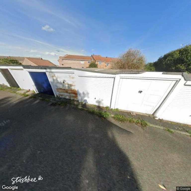 Garage to rent in Gillingham (ME8) | Stashbee