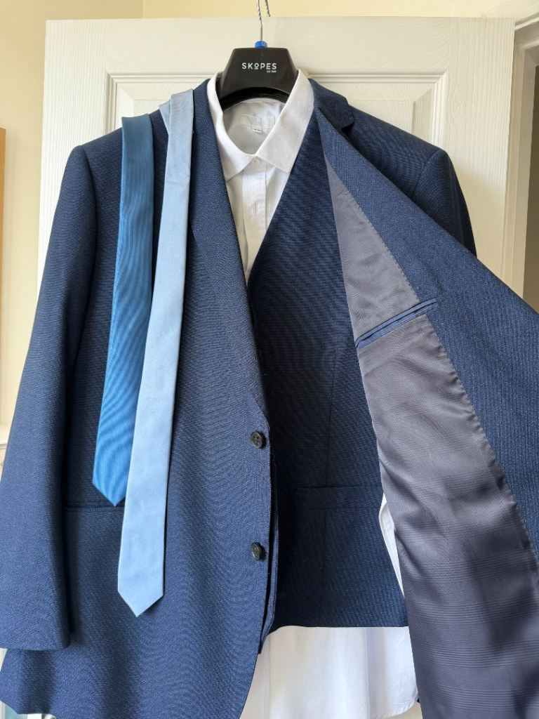 Navy 3 piece suit with shirt and tie 