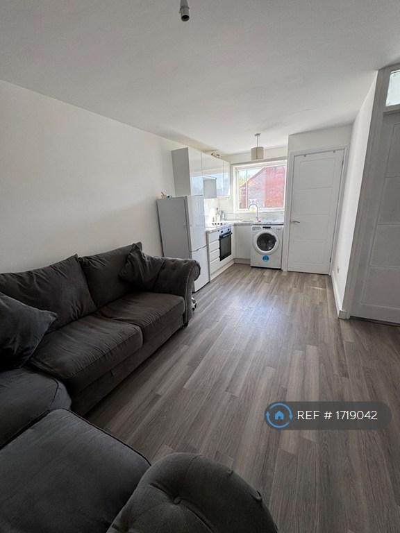 1 bedroom flat in London Colney, St Albans, AL2 (1 bed) (#1719042)