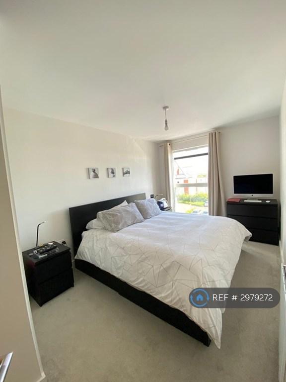 2 bedroom flat in The Square, Bristol, BS16 (2 bed) (#2979272)