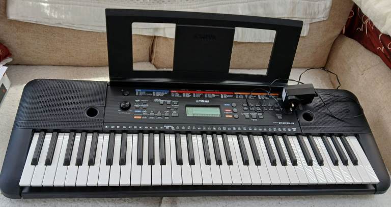 Yamaha PSR-E263 Portable Electronic Keyboard – Good Condition